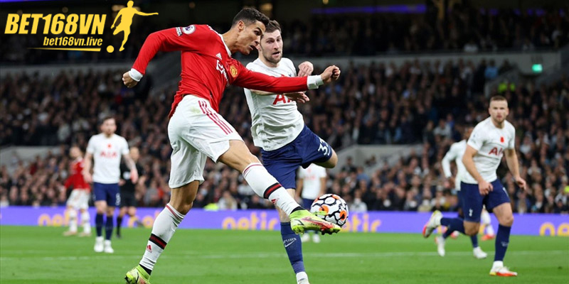 Chiều rộng khung thành tiêu chuẩn FIFA là 7.32 mét